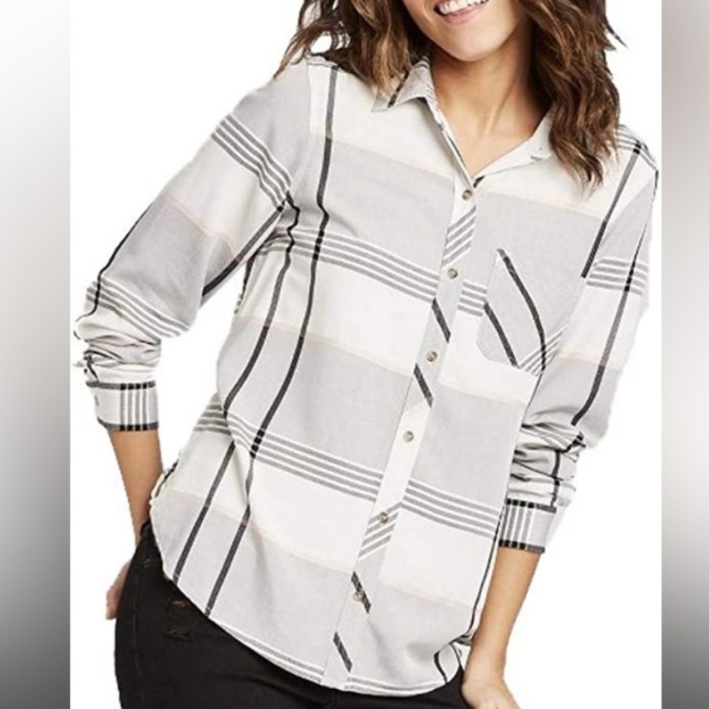 Women's White and Black Plaid Button-Up Shirt